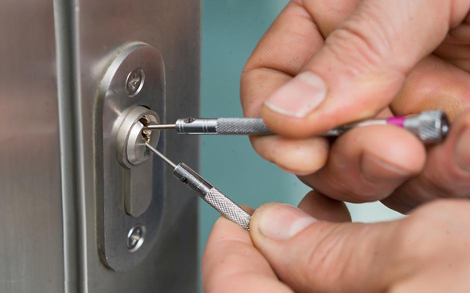 changer serrure porte Cannes-Écluse