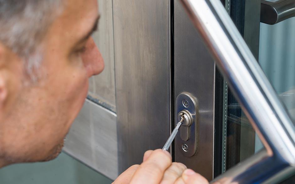 changer serrure porte Cannes-Écluse